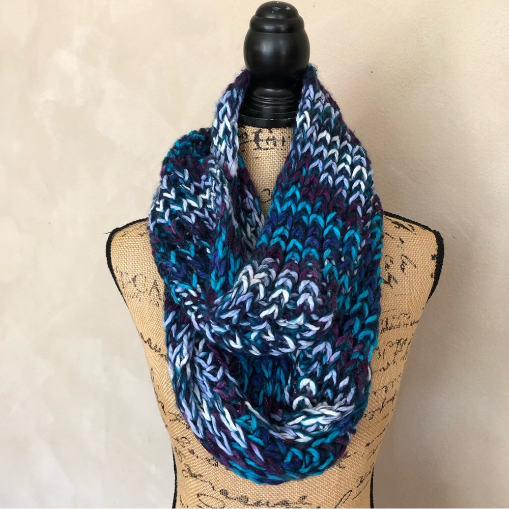 NWT Collection Eighteen knit infinity scarf